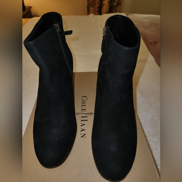 EUC Cole Haan Cassidy Bootie Black Nubuck 9M - Picture 1 of 7